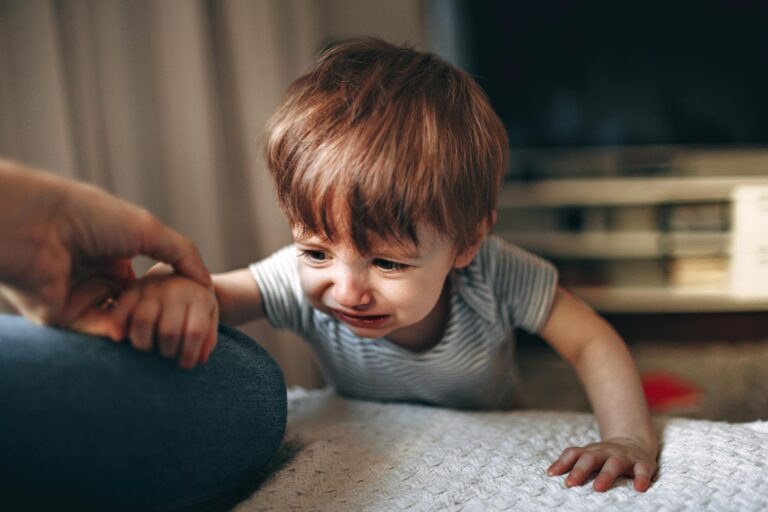 Baby Signs That Help With Frustration - Featured image
