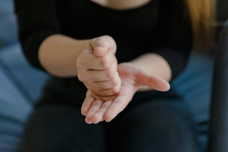 Baby Sign Language Hurt - Featured image