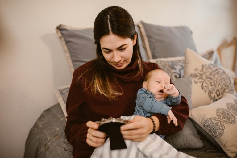 Baby Sign Language Pictures - Featured image