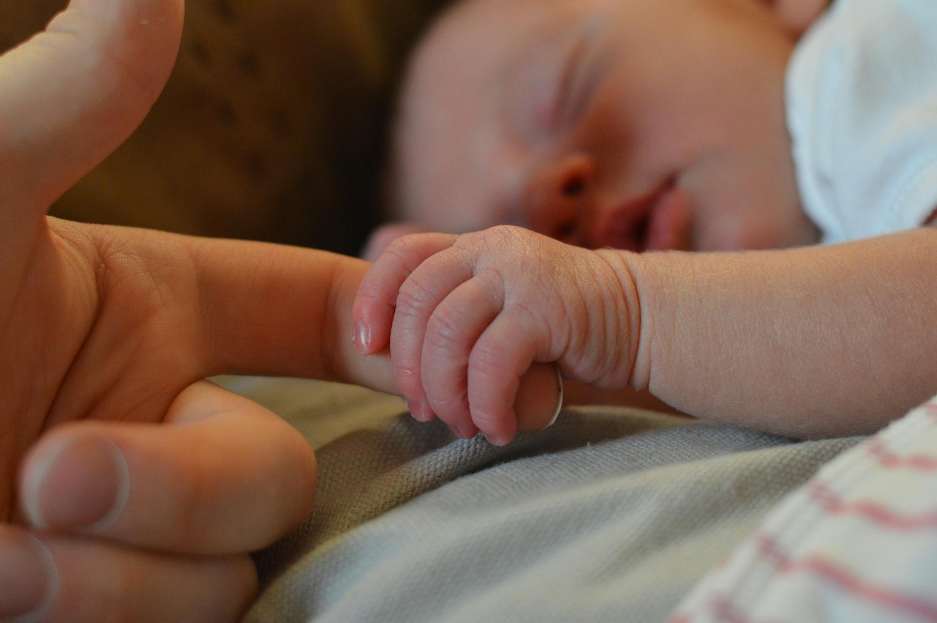 How Do You Make the Baby Sign Language Hungry Sign?