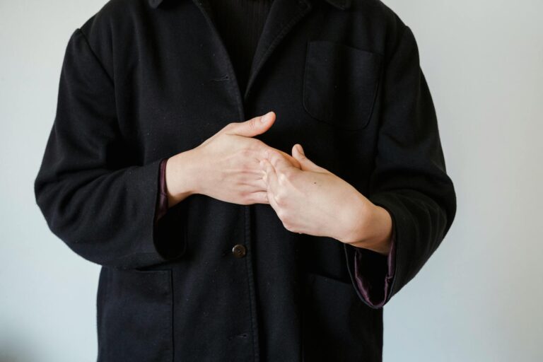 How to Practice Baby Sign Language Daily - Featured image