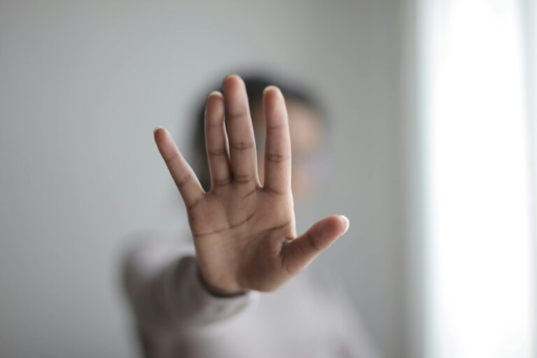 When to Stop Baby Sign Language - Featured image