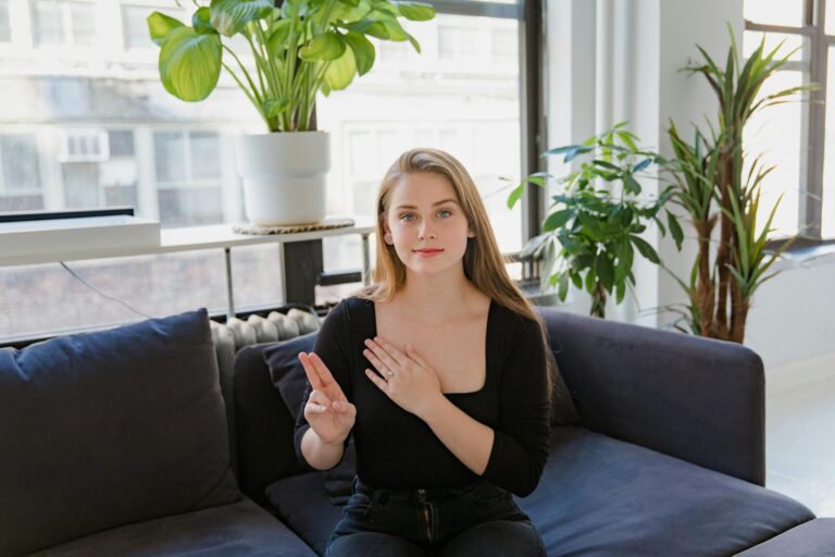 How Do You Ask a Yes or No Question in ASL With Your Face - Featured image