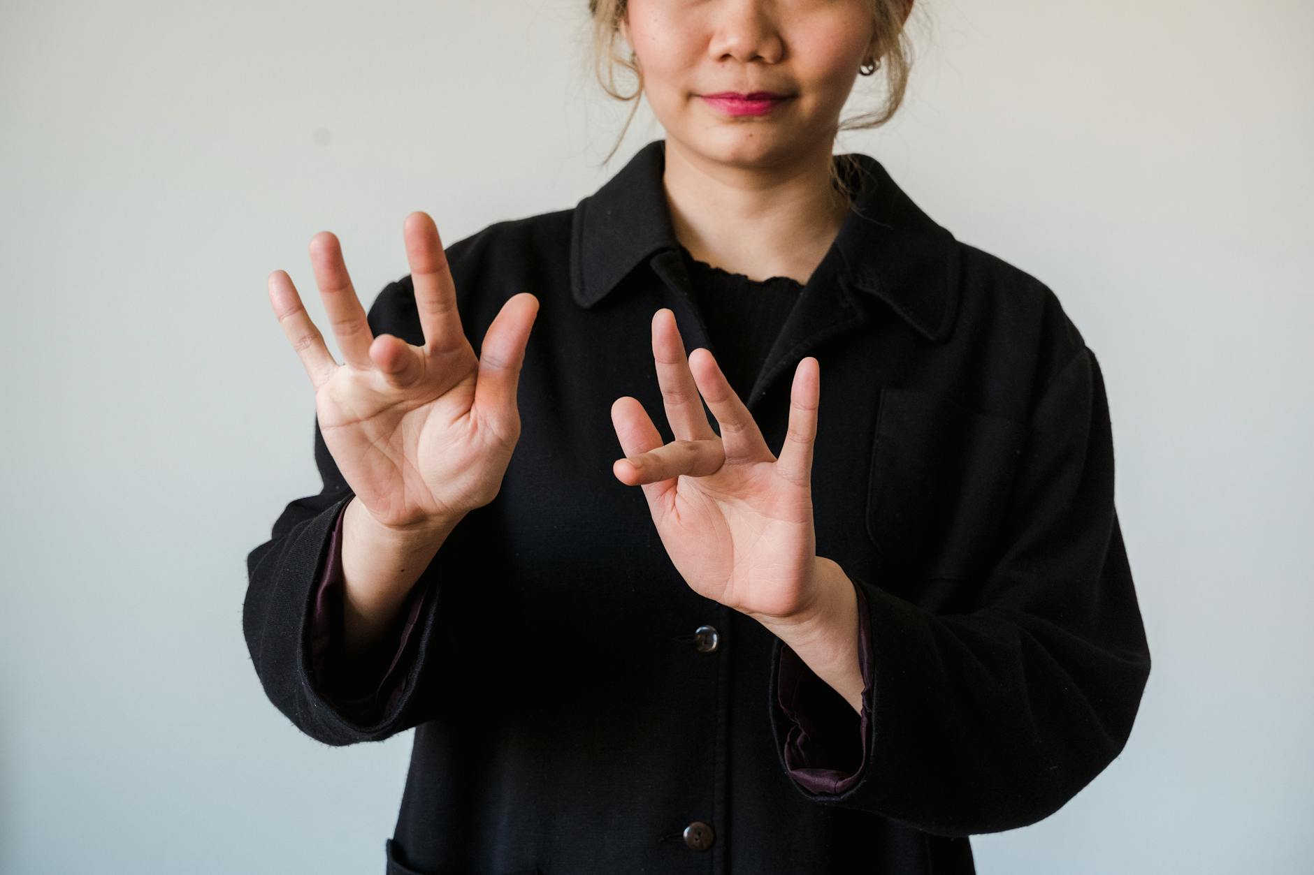 How Does Sign Language Facilitate Early Communication Skills?