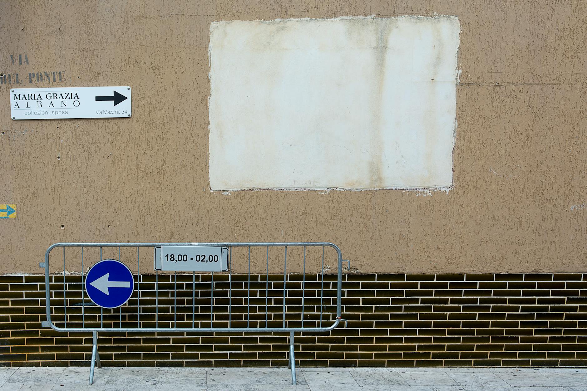 Using Space and Directional Signing to Convey Abstract Relationships