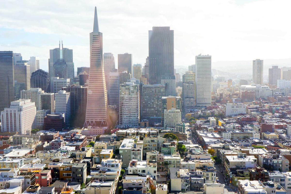 Using Visual Aids and Props to Support Sign Learning