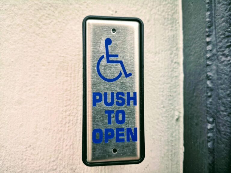 ADA Requirements for ASL Accessibility in Grocery Stores Businesses - Featured image