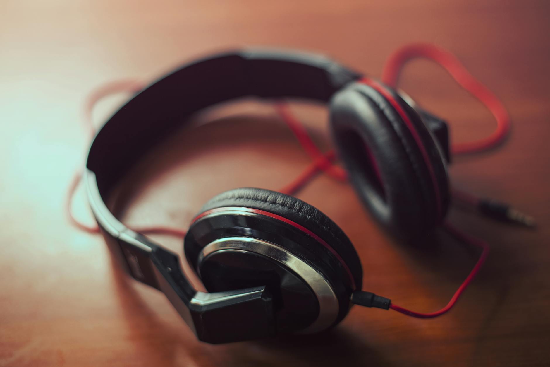 Hearing Aids and Personal Audio Devices Using Bluetooth LE Audio