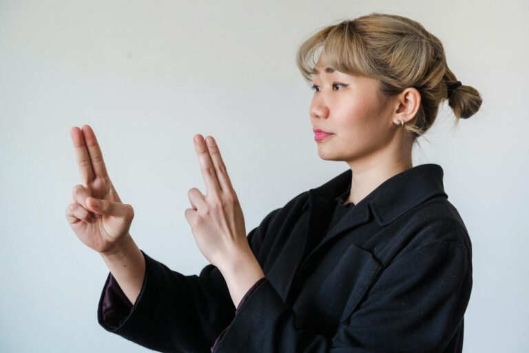 How Deaf People Navigate Pharmacies Without an Interpreter - Featured image