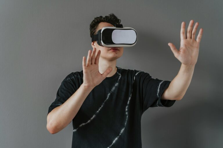 How Do Deaf People Experience Virtual Reality Without Audio Cues - Featured image