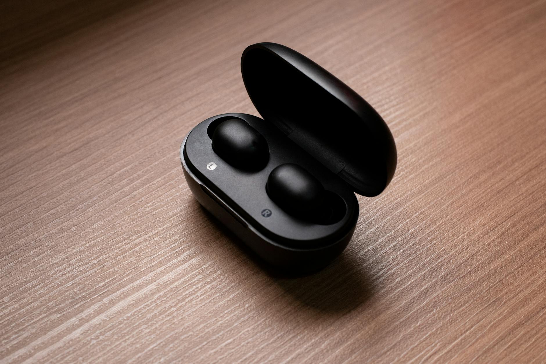 How Does Bluetooth LE Audio Differ from Standard Bluetooth?