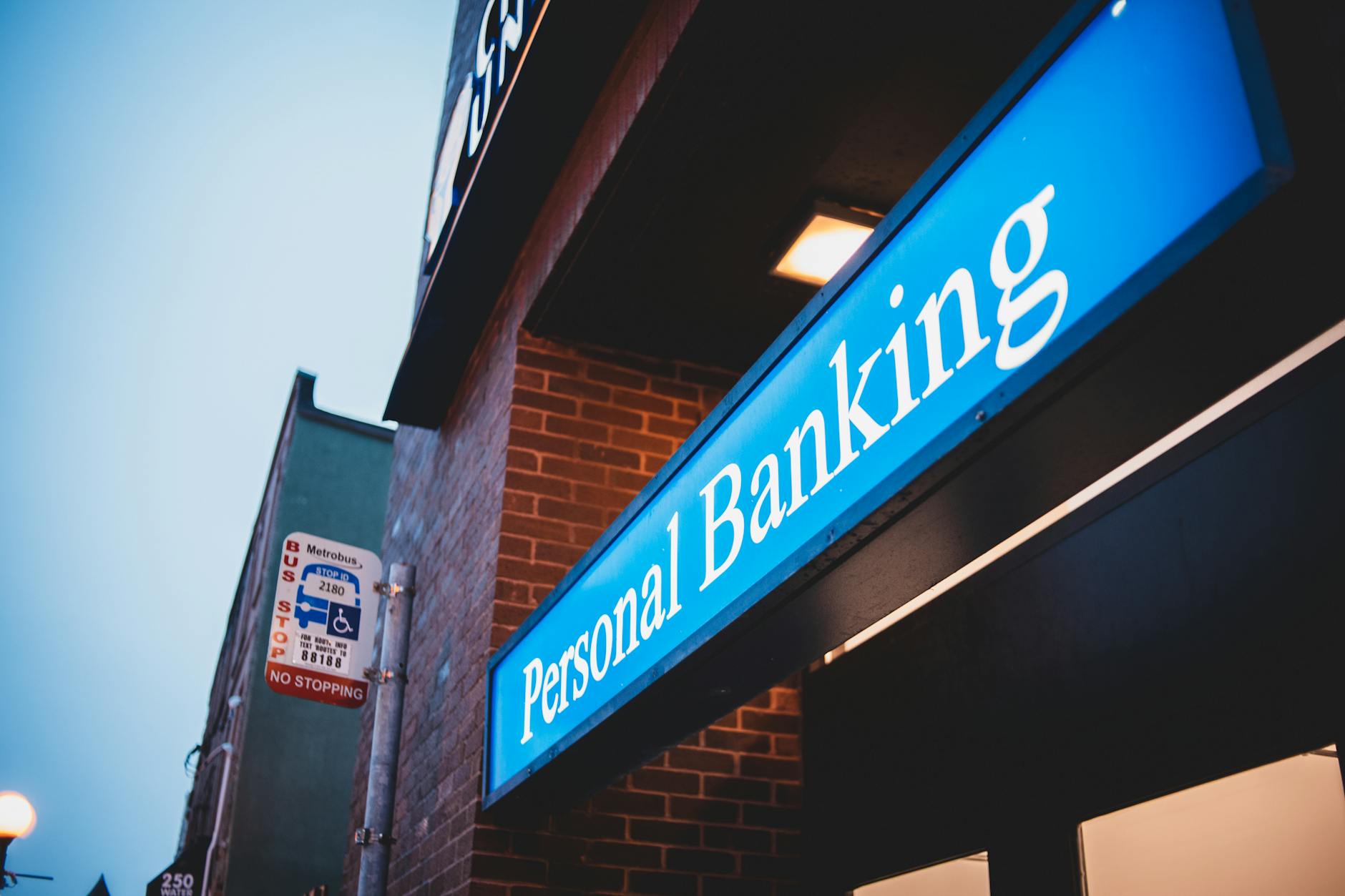 How Major Banks Currently Serve Deaf and Hard of Hearing Customers