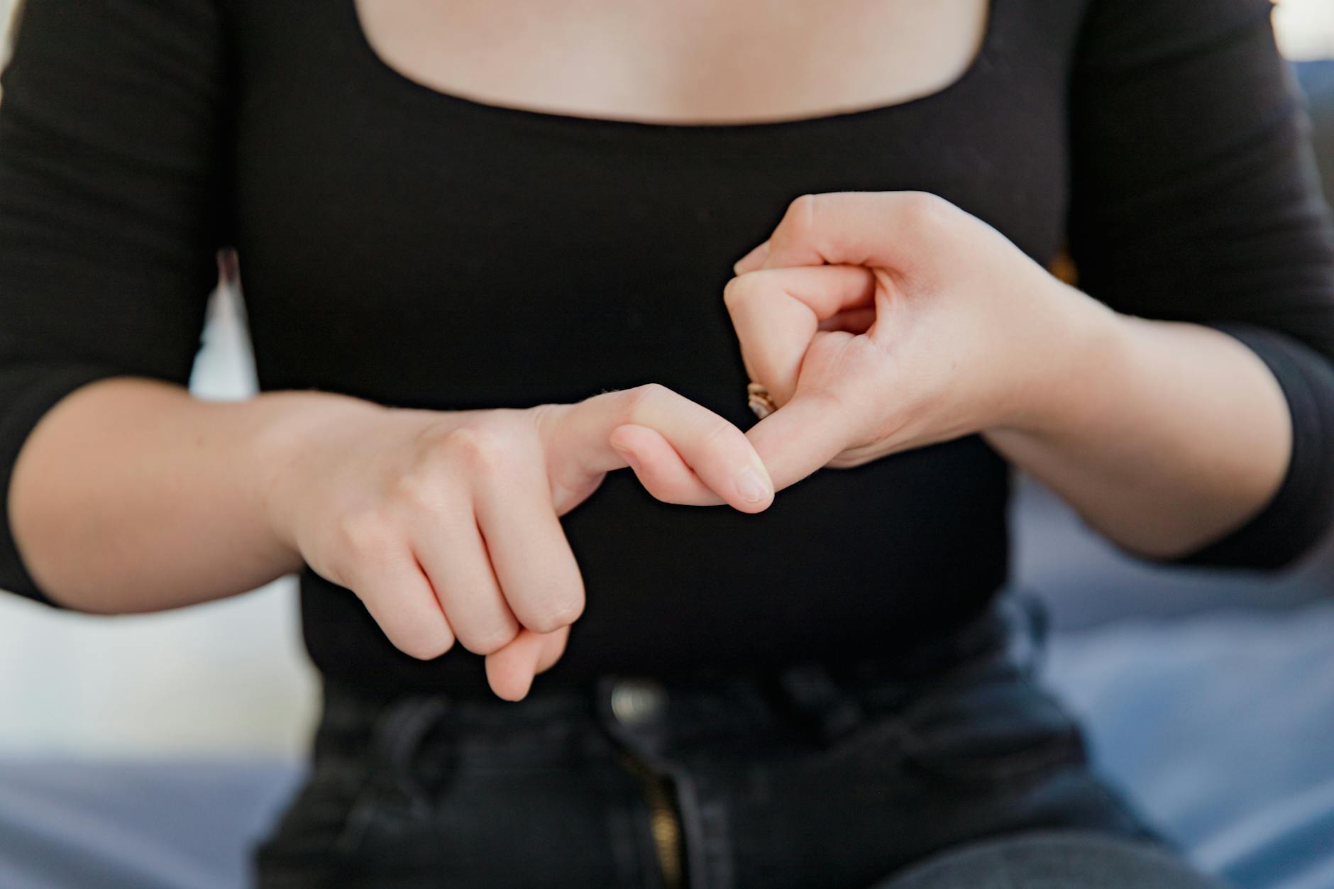 How Tactile Sign Language Serves Different Communication Contexts