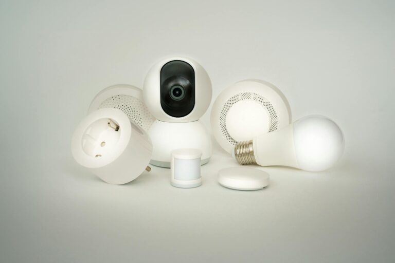 What Smart Home Automations Work Best for Deaf Homeowners - Featured image