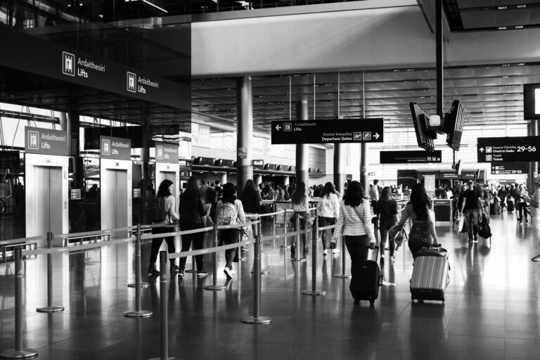 Why Tsa Airport Security Employees Need Basic ASL Training in 2026 - Featured image