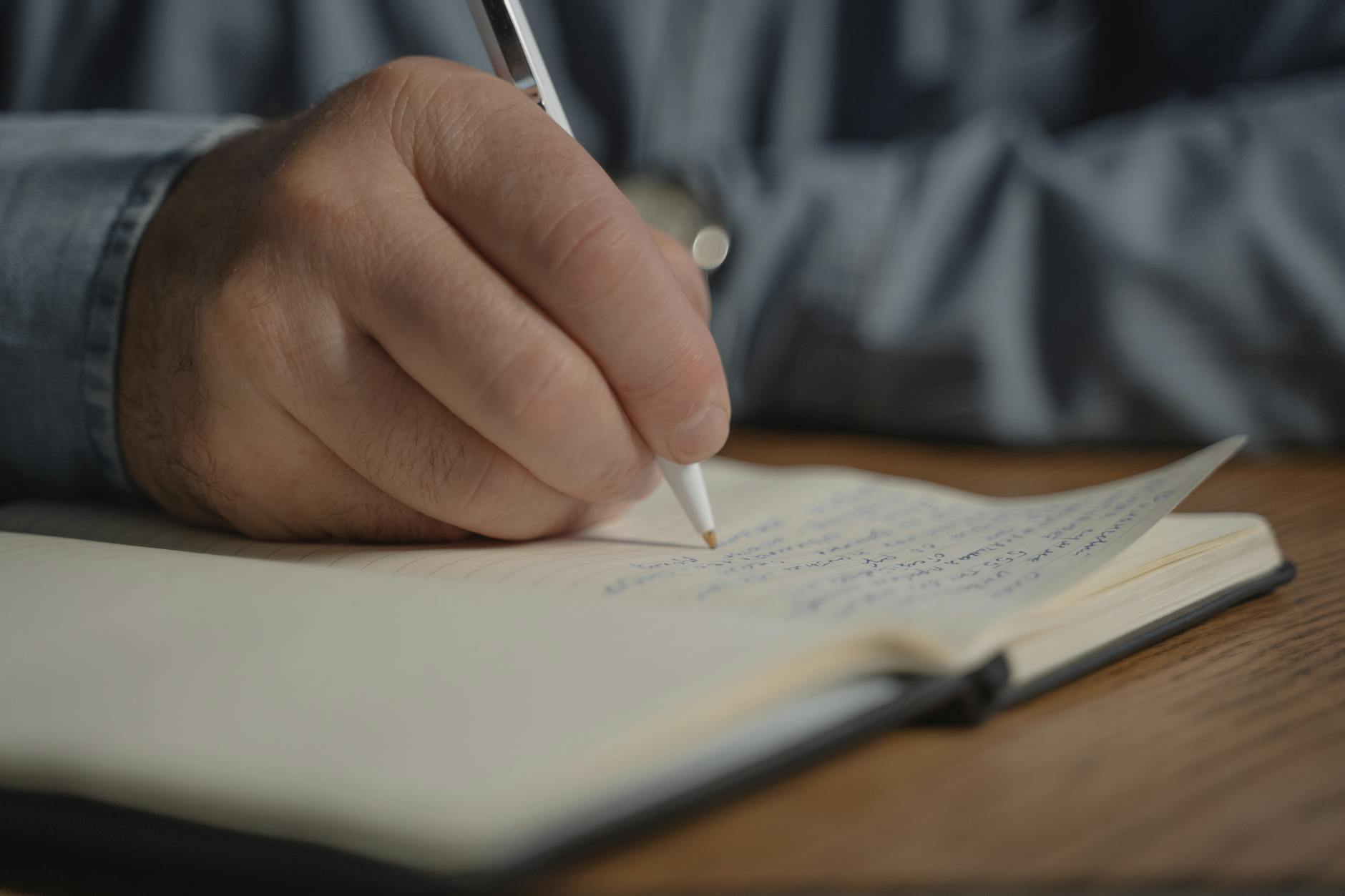 Why Written Communication and Interpreters Are Non-Negotiable in Law Enforcement Scenarios