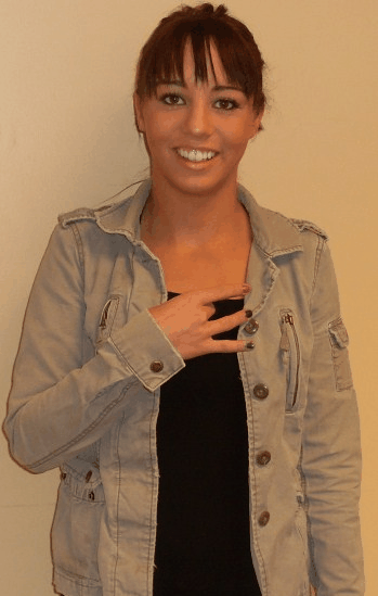 Animated ASL sign for like, step 1: open hand at the chest with middle finger and thumb extended