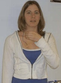 Animated ASL sign for orange, step 1: C-shaped hand held at the chin