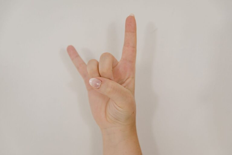 Baby Sign Language Guide: When and How to Start - Featured image