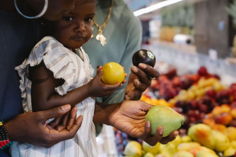 How Grocery Store Staff Can Support Toddler Sign Language - Featured image