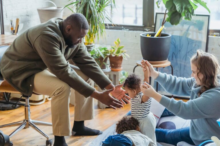 How to Teach ASL Signs for Mealtime With Your Toddler - Featured image