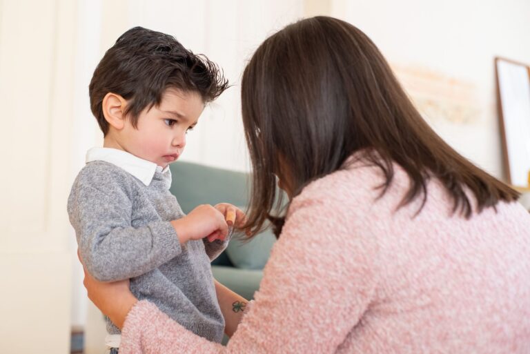 Understanding Toddler Sign Language and Screen-Time Guidelines: Communication Goals and Expectations - Featured image