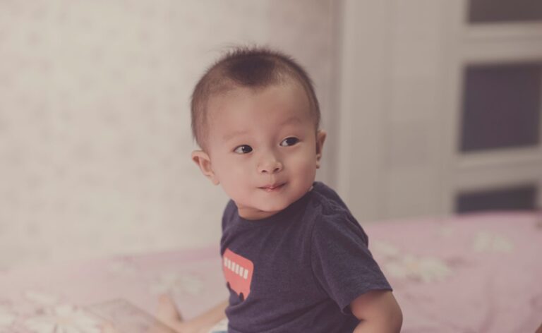 When Should a Toddler With Speech Delay Start ASL? - Featured image