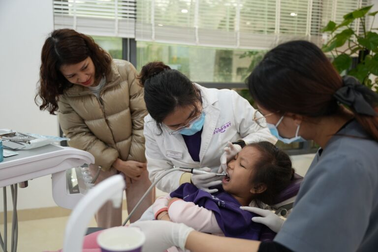 Why Pediatric Dentists Should Learn Basic Baby Sign Language - Featured image